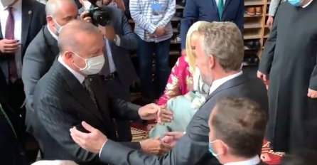Erdogan sa suprugom stigao na vjenčanje, dočekali ga Bakir i Sebija Izetbegović