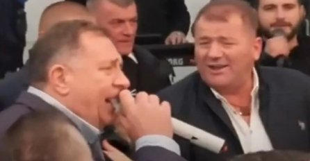 Dodik "nastupao" u šatoru na Kočićevom zboru: "Ima jedna dobrih nogu, ništa joj ne mogu"