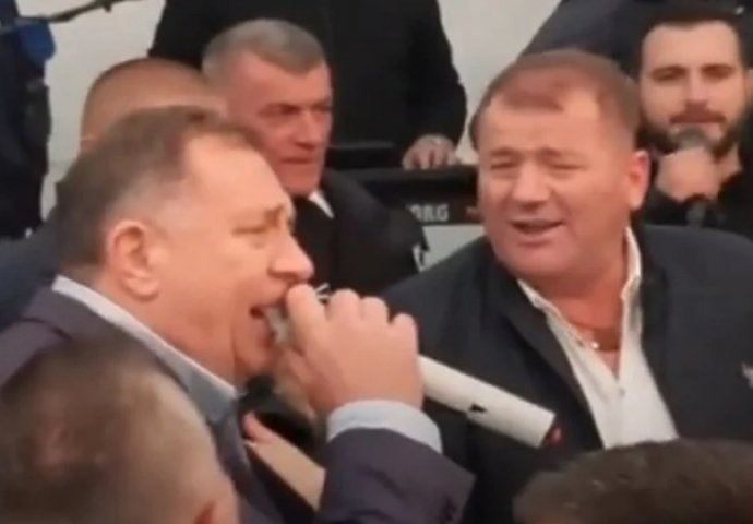 Dodik "nastupao" u šatoru na Kočićevom zboru: "Ima jedna dobrih nogu, ništa joj ne mogu"