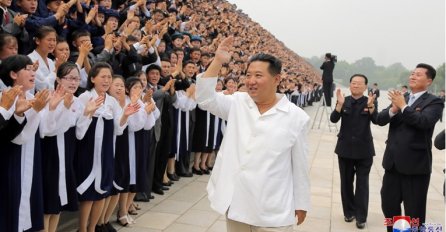 Pojavile se nove slike: Kim Jong-un izgleda mršavije nego ikad
