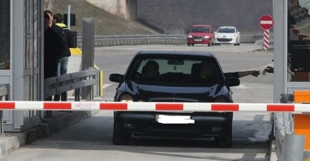 Vozač BMW nije htio platiti putarinu kod Zenice, napao blagajnika iz naplatne kućice