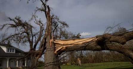 Zbog uragana Ida bez struje ostao 1,1 milion ljudi