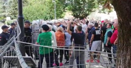 Pristižu dodatne policijske snage u Cetinje, kolone vozila ulaze u grad