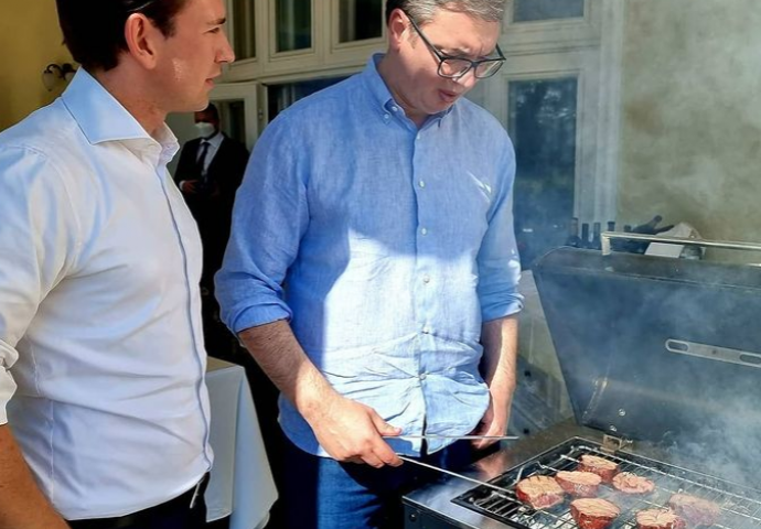 Vučić roštiljao sa Kurzom: Zajedno provodimo divno popodne