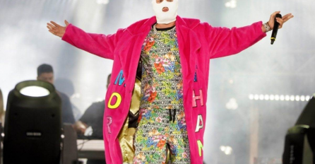 NA SVIM NASTUPIMA I SPOTOVIMA NOSI FANTOMKU  -  Sada je reper sve iznenadio stajlingom, a DA LI STE VIDJELI KAKO IZGLEDA BEZ maske