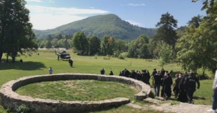 Mitropolit Joanikije pod jakom policijskom pratnjom ispraćen do helikoptera