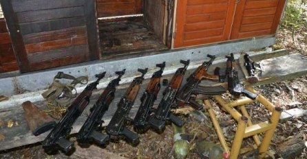 U Bosanskoj Gradišci zaplijenjen arsenal oružja i eksploziva, uhapšene tri osobe