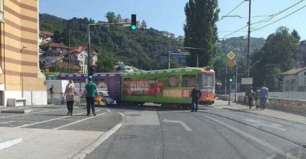 U saobraćajnoj nesreći kod Vijećnice povrijeđena jedna osoba