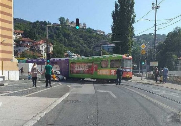 U saobraćajnoj nesreći kod Vijećnice povrijeđena jedna osoba