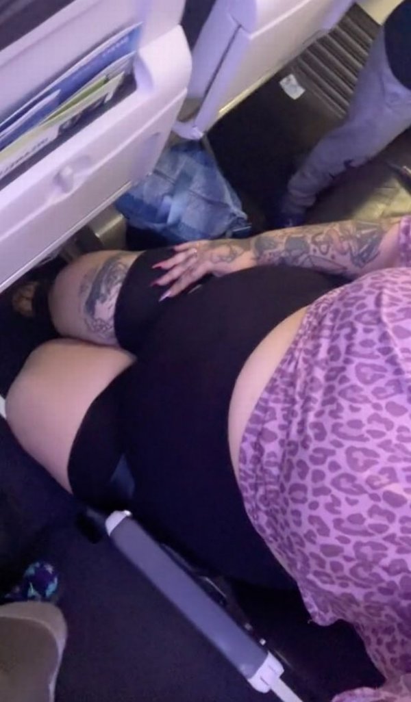 0-pay-tiktoker-is-kicked-off-flight-for-wearing-crop-top-and-claims-she-was-discriminated-against-for-bein