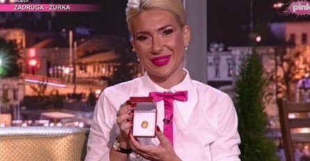JOVANA JEREMIĆ UŽIVO U EMISIJI IZVADILA OVO IZ TAŠNICE! Nastao muk u studiju, Ognjen nije znao ŠTA GA JE SNAŠLO!