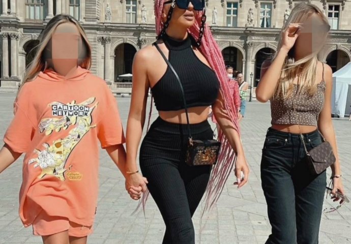 JELENA KARLEUŠA I KĆERKE UŽIVAJU U PARIZU: A evo ko je s njima, i on se oglasio na Instagramu, OBJAVIO SLIKU (FOTO)