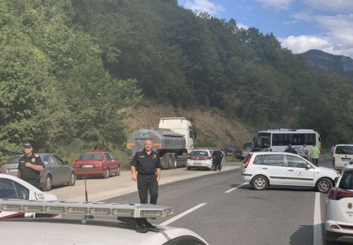 Uhapšen vozač minibusa nakon nesreće u kojoj su dvije osobe poginule