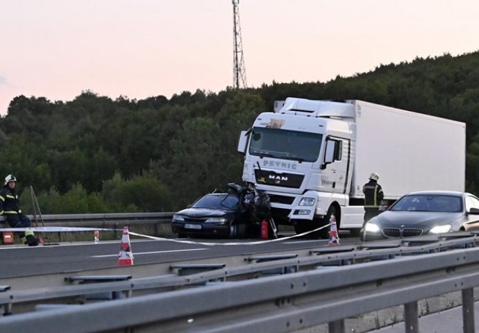 DETALJI SMRTI DJEČAKA: Otac stao na autocesti, vozač kamiona (46) iz BiH telefonirao