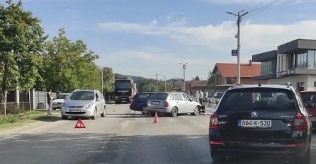 Tri osobe povrijeđene u saobraćajnoj nesreći kod Živinica