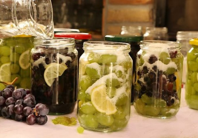 GROŽĐE U TEGLI BEZ KONZERVANSA: Kad probate ovu zdravu zimnicu, stalno ćete je praviti (RECEPT)