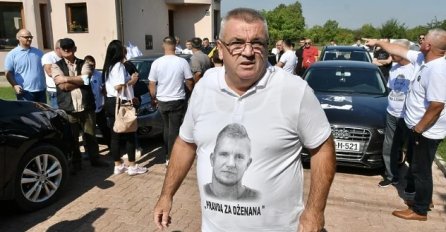 Počelo okupljanje građana ispred porodične kuće Muriza Memića