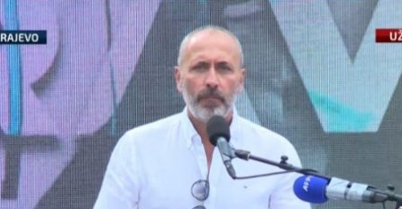 Ifet Feraget poslao poruku: Gospodine Schmidt, pet je do 12!