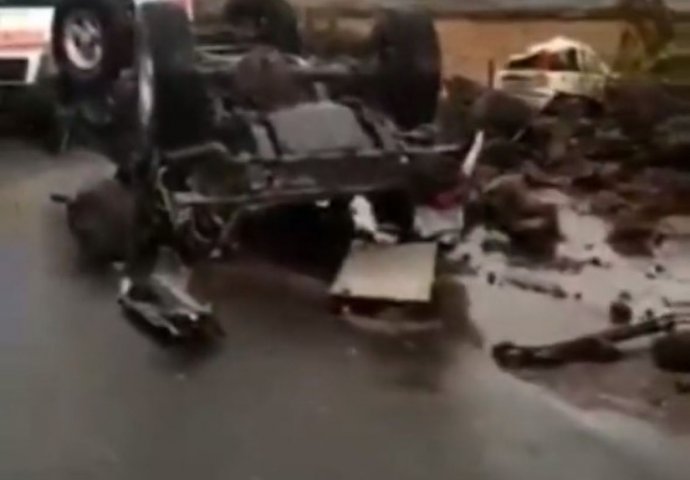 Oluja nosila automobile, objavljen snimak snažnog nevremena: Dvoje ljudi izgubilo život u oluji koja je pogodila Italiju