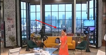  JOVANA JEREMIĆ VODILA JUTARNJI PRORAM NA PINKU: Gledaoci u nevjerici zbog jednog detalja, EVO ŠTA JE STAVILA NA GLAVU (FOTO)