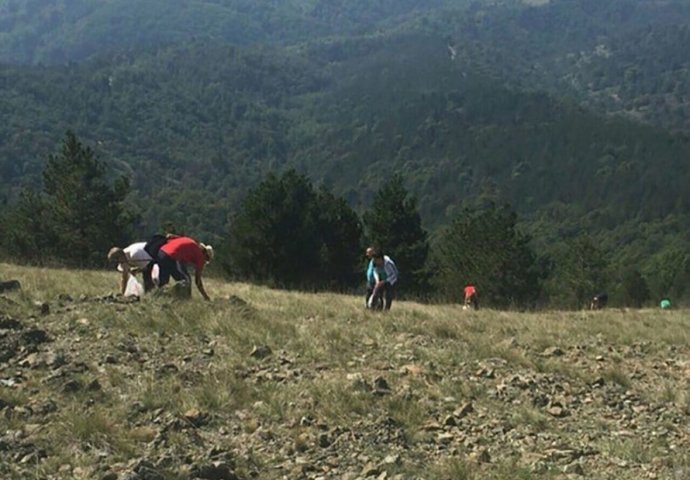 Ozren/Krenuli da beru čaj pa se potukli ispod šatora: Ranjena jedna osoba