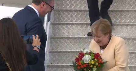 Merkel stigla u Beograd, dočekao je Vučić sa cvijećem te poručio: "Imam tremu"