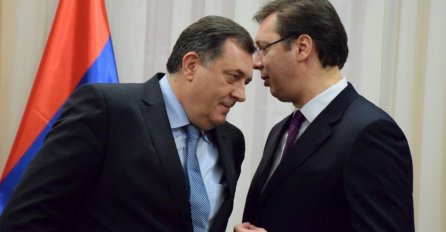 Parlamenti Srbije i RS-a danas usvajaju zakone o upotrebi srpskog jezika i zaštiti ćirilice: Predviđene kazne za one koji ne budu pisali ćirilicom