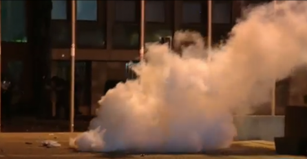 Protesti u Ljubljani, policija odgovorila suzavcem i vodenim topom (VIDEO)