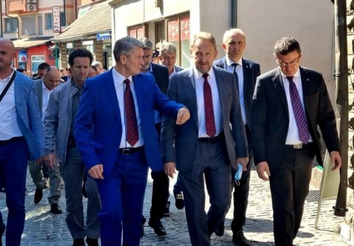 Izetbegović: Nacionalističke politike su u defanzivi, blokade su njihov odgovor na pomake u korist BiH