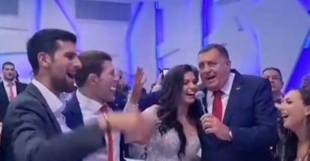 NOVAK ZAPJEVAO "PUKNI ZORO" NA SVADBI SVJETSKOG ŠAMPIONA: Objavljeni snimci sa vjenčanja, Đoković i Dodik ne puštaju mikrofon