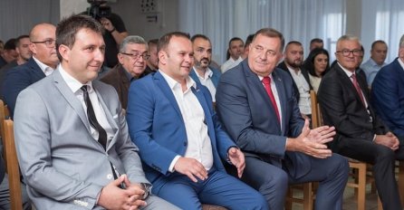 Oglasio se gradonačelnik Istočnog Sarajeva: Volim jednu ženu, naše Istočno Sarajevo, SNSD i Dodika