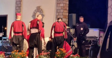 Tuga u Srbiji: Mladić(21) srušio se na bini i umro