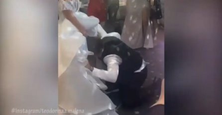 HIT SCENA NA SVADBI TEODORINOG BRATA: Mladoženja se zavukao mladi ispod vjenčanice, PA U ŠOKU POGLEDAO GOSTE 