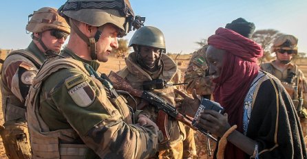 Francuska vrši pritisak na vojnu huntu u Maliju, žele da odustanu od sporazuma s ruskim Wagnerovcima, ovi im uzvraćaju da im je zaštita od terorista neophodna, pogotovo sad kad francuska vojska smanjuje prisutnost u Sahelu