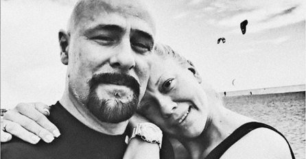 UDOVICA POKOJNOG GRUA POSLE DUŽEG VREMENA U JAVNOSTI: Evo kako danas izgleda, 1 DETALJ SVI GLEDAJU (FOTO)