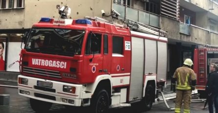 Požar u centru Sarajeva: Četiri vatrogasne ekipe na terenu