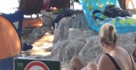 OVA ŽENA JE ODLUČILA DA IGNORIŠE VELIKI ZNAK ZABRANE NA PLAŽI: Pogledajte ko je pored nje! Pljušte komentari ispod slike (FOTO)