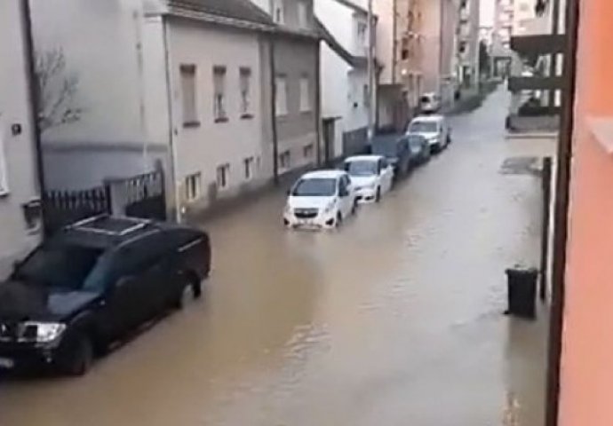 Građane Zagreba jutros dočekala poplava, voda teče satima