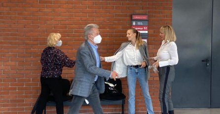 OVAKO IZGLEDA VANBRAČNI SIN MIROSLAVA ILIĆA, ZBOG NJEGA DANAS BIJESAN NAPUSTIO SUDNICU: Kažu da je isti otac, LIČE LI? (FOTO)