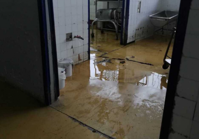 Draško Stanivuković pokazao fotografije kuhinje na Kliničkom centru u Banjoj Luci: "Ovako kuhinja izgleda, a sutra će reći, širite paniku, pacijenti neće da jedu"