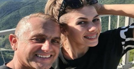 ISPLIVALA FOTOGRAFIJA SA SVADBE - OGROMNA BIJELA  VJENČANICA, MLADA BLISTA:  Milijana i Ivan Gavrilović ne skidaju OSMIJEH SA LICA