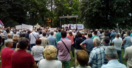 Opozicioni protest u Banjoj Luci: Okupljaju se građani na ulicama 