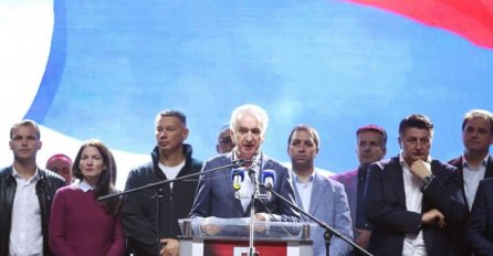 Mirko Šarović pročitao zahtjeve: Evo čiju smjenu traže okupljeni na protestu u Banjoj Luci