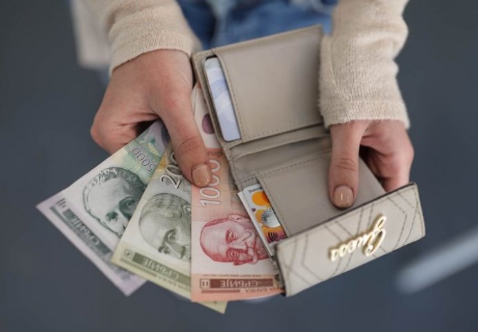 KINESKI KEŠ HOROSKOP ZA OKTOBAR: Ako u porodici imate jedan od ova 3 znaka, kupite VEĆI NOVČANIK- pare će padati s neba