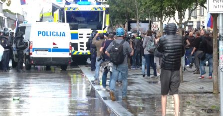 Haos na ulicama Ljubljane, policija koristila vodeni top i suzavac