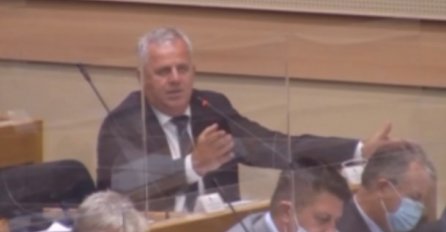 NSRS: Opozicionarima isključen mikrofon jer nisu nosili masku (VIDEO)