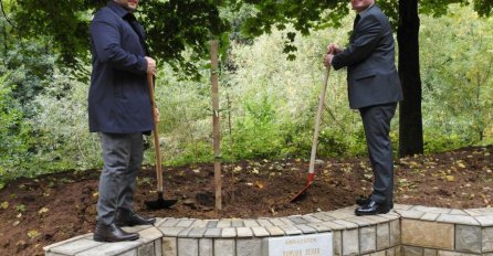 Ambasador Slovenije zasadio Najevsku lipu u Aleji ambasadora u Sarajevu