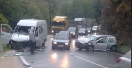 Težak udes u BiH: Sudar 2 vozila