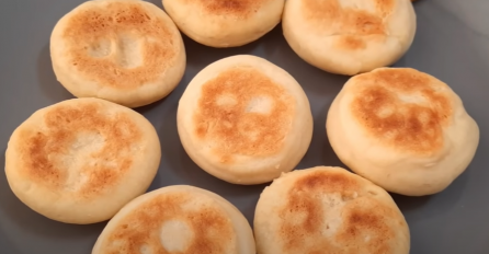 GOTOVE ZA MANJE OD 10 MINUTA: Domaće pogačice bez kvasca i jaja - prave se od 5 sastojaka