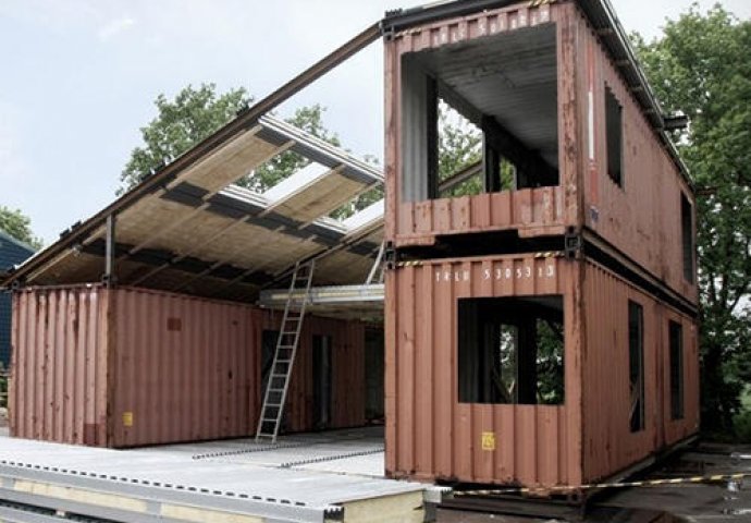 Spojio je 3 kontejnera i napravio vilu čija će vas unutrašnjost ostaviti bez teksta: OVO MORATE VIDJETI (VIDEO)